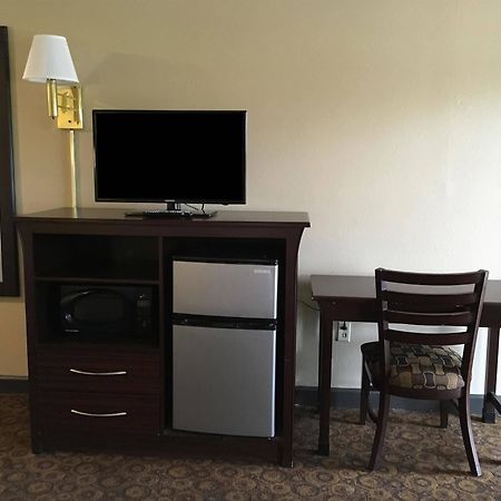 Americas Best Value Inn And Suites Greenwood Esterno foto